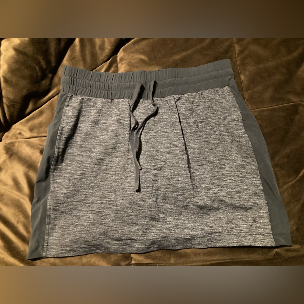 Athleta brand, size small, Gray and Black Drawstring Skorts